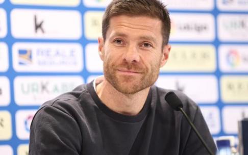 Xabi Alonso, durante la rueda de prensa que ha ofrecido en Zubieta. Xabi Alonso, durante la rueda de prensa que ha ofrecido en Zubieta.
