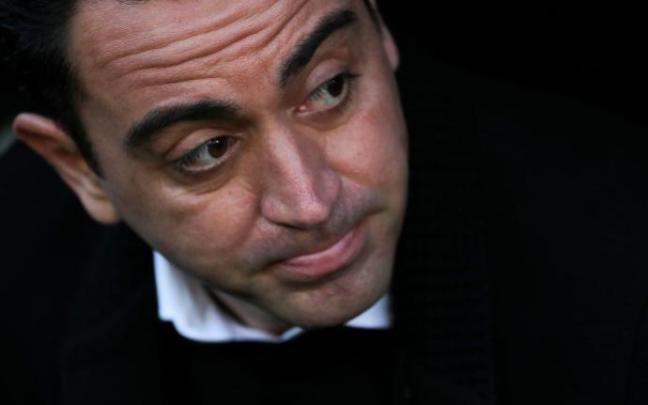 Xavi Hernández, en el banquillo antes de comenzar el partido del pasado domingo en Mestalla (1-4) .