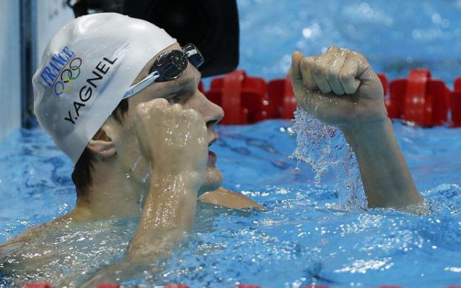 Agnel celebra la medalla de oro en los 200 metros libres masculinos durante los Juegos Olímpicos de Londres 2012.