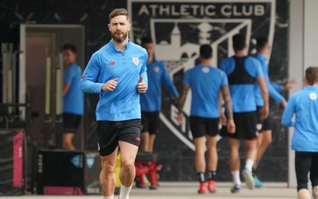 Yeray Álvarez se ejercita en una sesión de entrenamiento.
