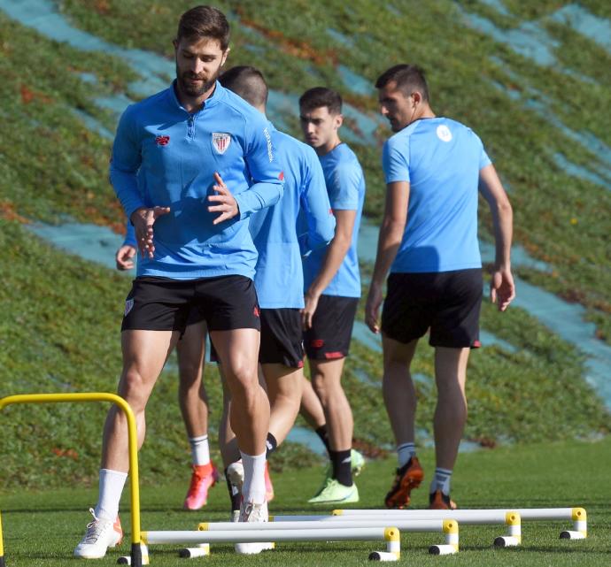 El jugador del Athletic, Yeray Álvarez, durante un entrenamiento en Lezama