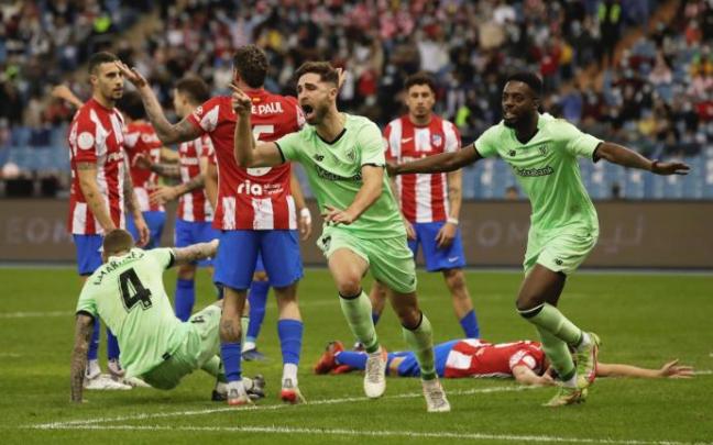 El defensa del Athletic Club, Yeray Álvarez, celebra el primer gol del equipo bilbaino.