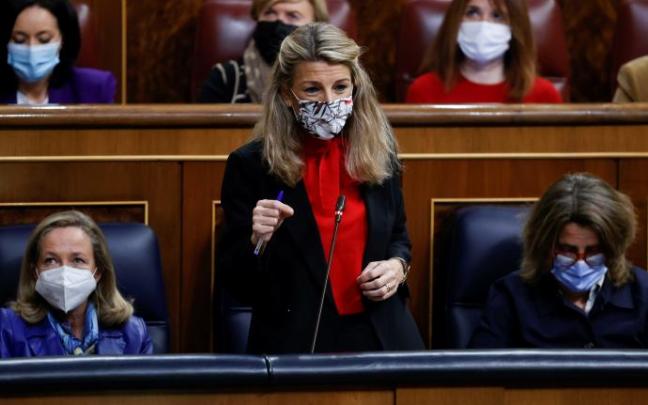La vicepresidenta segunda, Yolanda Díaz, durante el pleno de control en el Congreso