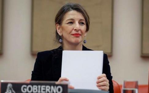 El Gobierno español aprueba la subida del salario mínimo a 965 euros El Gobierno español aprueba la subida del salario mínimo a 965 euros