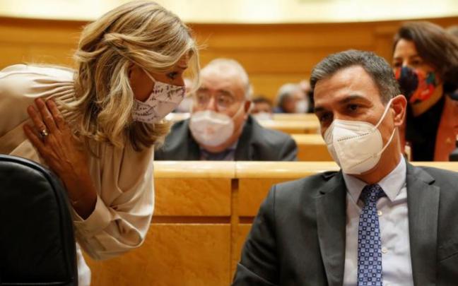 Yolanda Díaz y Pedro Sánchez, ayer en el pleno del Senado. Yolanda Díaz y Pedro Sánchez, ayer en el pleno del Senado.