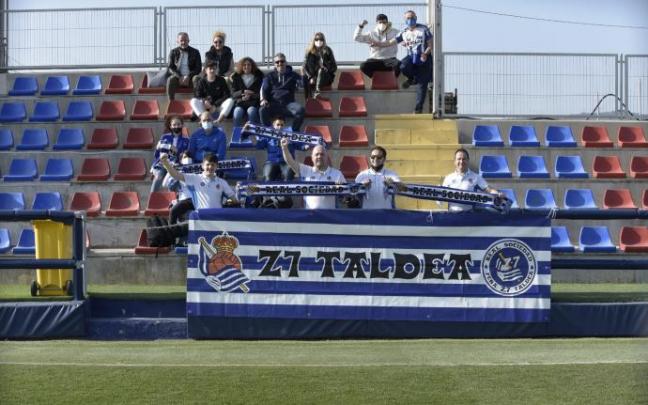 Integrantes de la peña Z7 Taldea, en el campo del Levante, esta temporada. Integrantes de la peña Z7 Taldea, en el campo del Levante, esta temporada.