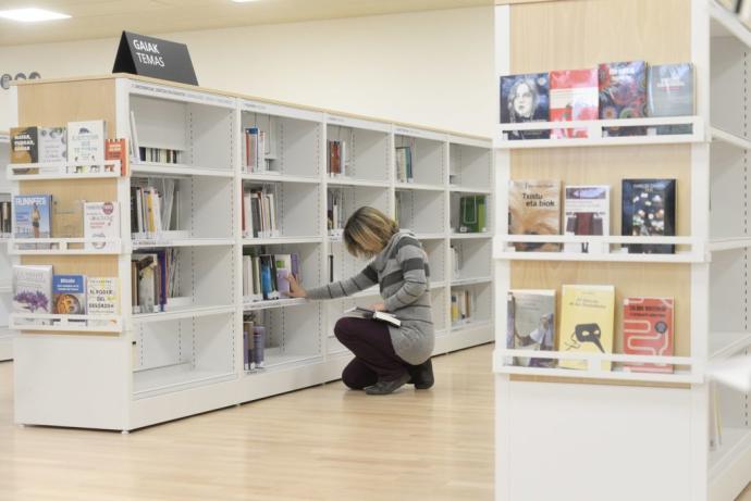 Biblioteca del centro cívico Zabalgana.