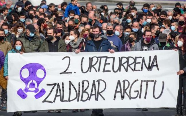 Centenares de personas han participado en la marcha Centenares de personas han participado en la marcha