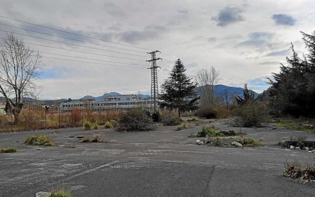 Zapategi partzela Michelin enpresa eta Urbil merkatalgunearen ondoan kokatuta dago.