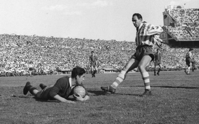 Telmo Zarra, en su época como jugador del Athletic. Telmo Zarra, en su época como jugador del Athletic.