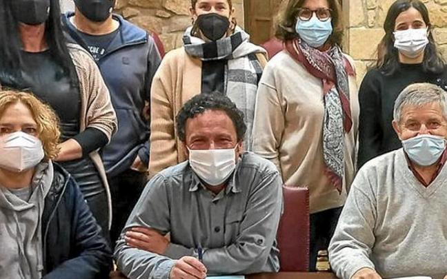 Elola y Aranguren junto a los representantes de ONG. Foto: N.G.