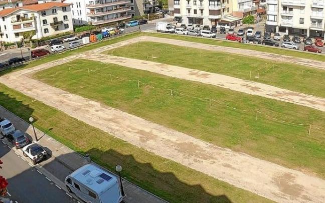 Aparcamiento temporal de Kortazar en Zarautz. Foto: N.G.
