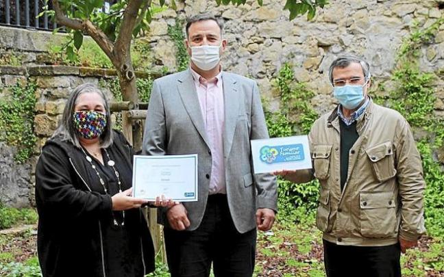 Arrate Etxezarreta, Ixidor Larrañaga e Iñigo Abreu.