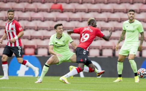 El jugador del Athletic Oier Zarraga en el encuentro ante el Southampton El jugador del Athletic Oier Zarraga en el encuentro ante el Southampton