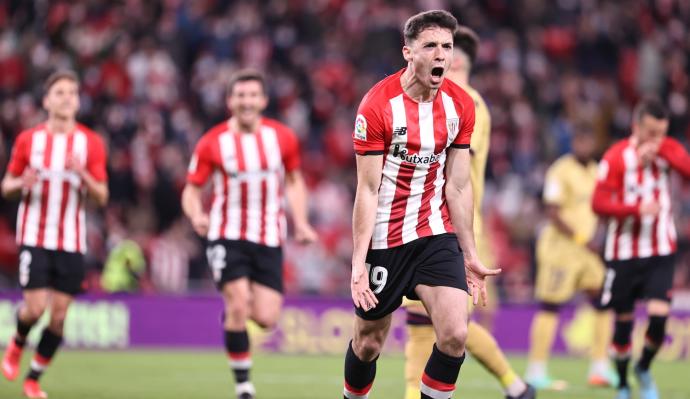 Oier Zarraga celebra con rabia el tanto que marcó ante el Levante, el primero con la camiseta del Athletic.