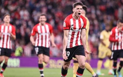 Oier Zarraga celebra con rabia el tanto que marcó ante el Levante, el primero con la camiseta del Athletic.