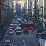 Una de las calles de Abando que quedará incluida dentro de la zona de bajas emisiones que empezará a funcionar en junio.