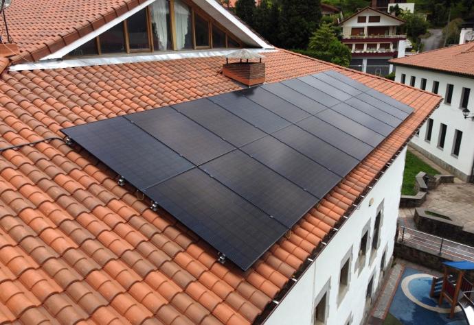 Las placas solares instaladas en la Casa Consistorial que proporcionan energía limpia.