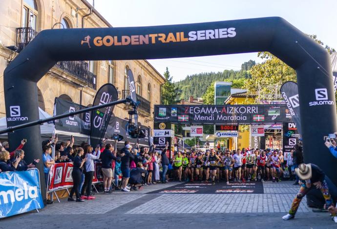 Momento de la salida de la Zegama-Aizkorri.