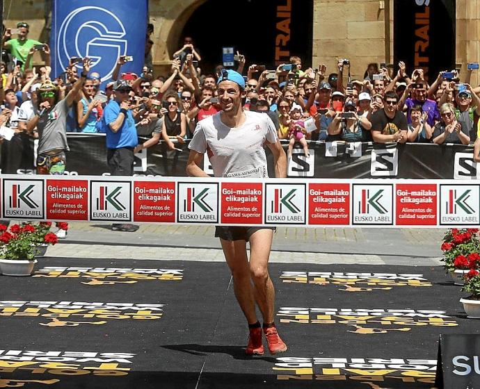 Kilian Jornet entra como vencedor de la Zegama de 2019, la última disputada. Foto: Javi Colmenero