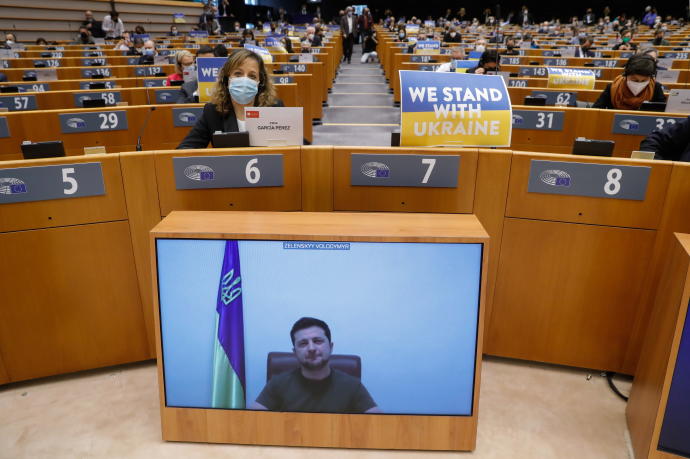 Zelenski ha intervenido por videoconferencia ante el Parlamento Europeo.