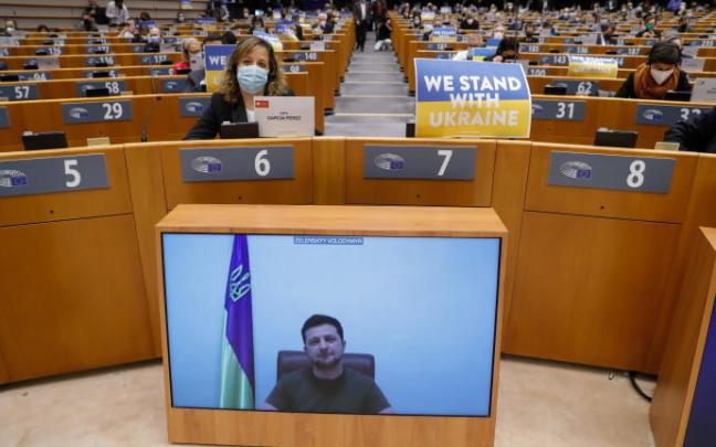 Zelenski ha intervenido por videoconferencia ante el Parlamento Europeo.