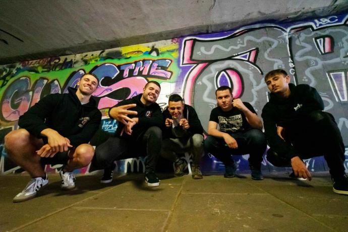 Zetalau es una formación de punk-rock y hardcore.