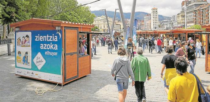 Este fin de semana, el Arenal de Bilbao acoge numerosas actividades para toda la familia relacionadas con la ciencia.