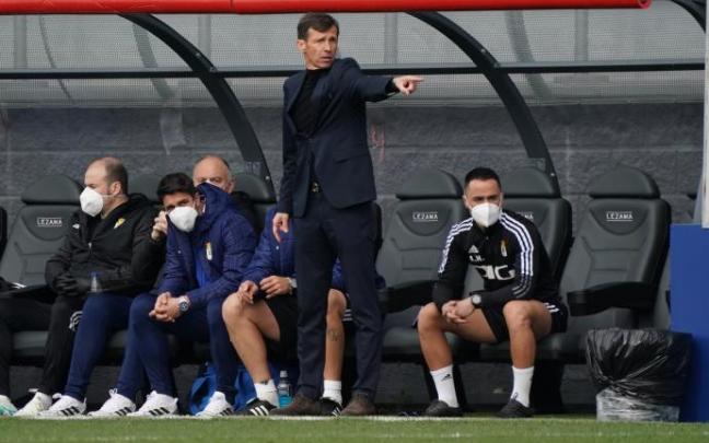 Ziganda dirige un partido con el Oviedo. Ziganda dirige un partido con el Oviedo.