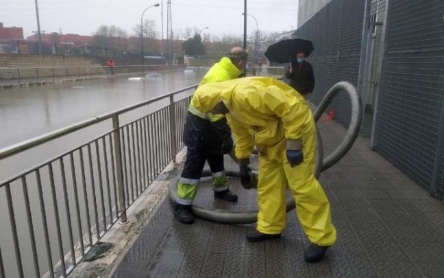 Zorrotza ha sido una de las zonas más afectadas por las inundaciones debido a las fuertes lluvias registradas en Bizkaia en las últimas horas