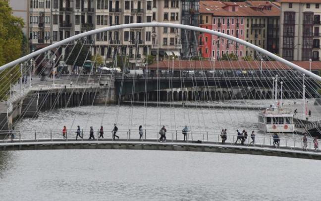 El puente zubizuri de Bilbao. El puente zubizuri de Bilbao.