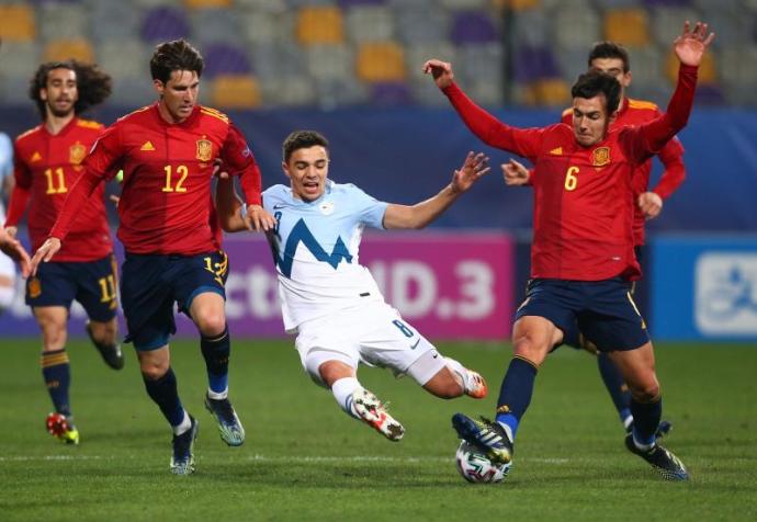 Martín Zubimendi, durante un partido con la selección sub-21.