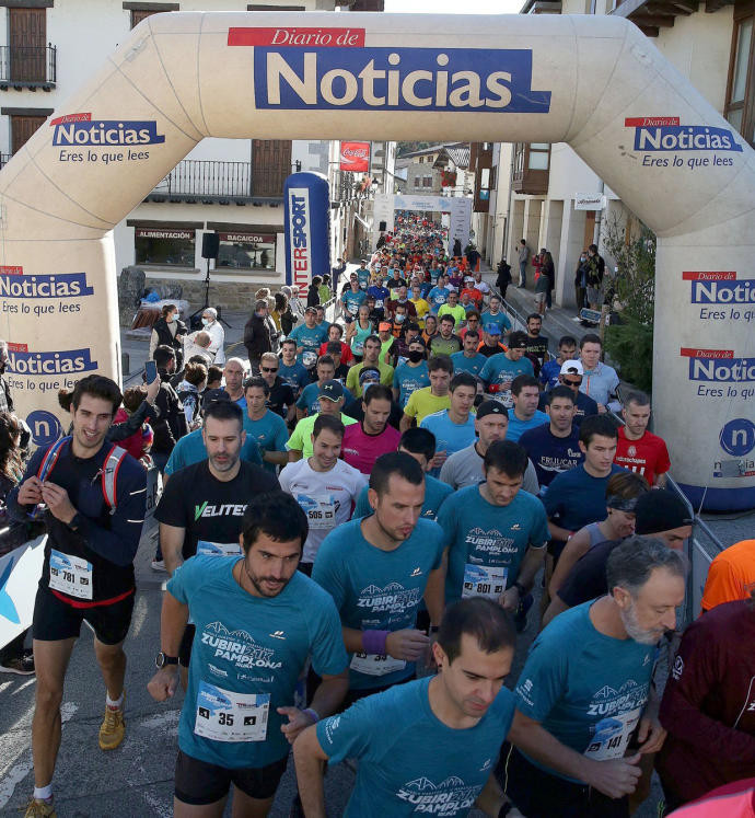 Concurrida salida de la Zubiri-Pamplona en una soleada mañana de domingo.