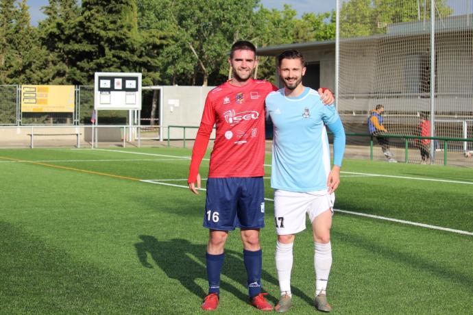 David Zufía (Corellano) y Guillermo Laspalas (Bidezarra) posan después del partido de ida de la fase de permanencia.