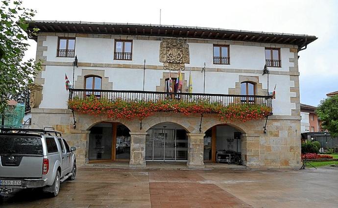 Exterior de la Casa Consistorial de Zuia. Foto: Cedida