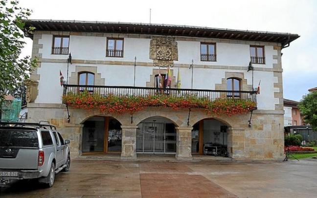 Exterior de la Casa Consistorial de Zuia. Foto: Cedida