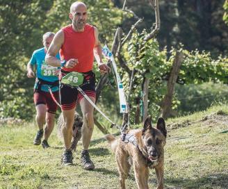 Corredor y su perro.